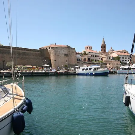 Botel Piper's Boat